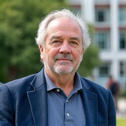 Retrato del Prof. Javier Ruiz, experto en Ciencias del Ejercicio.